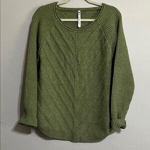 Leo & Nicole Olive Crew Neck Sweater